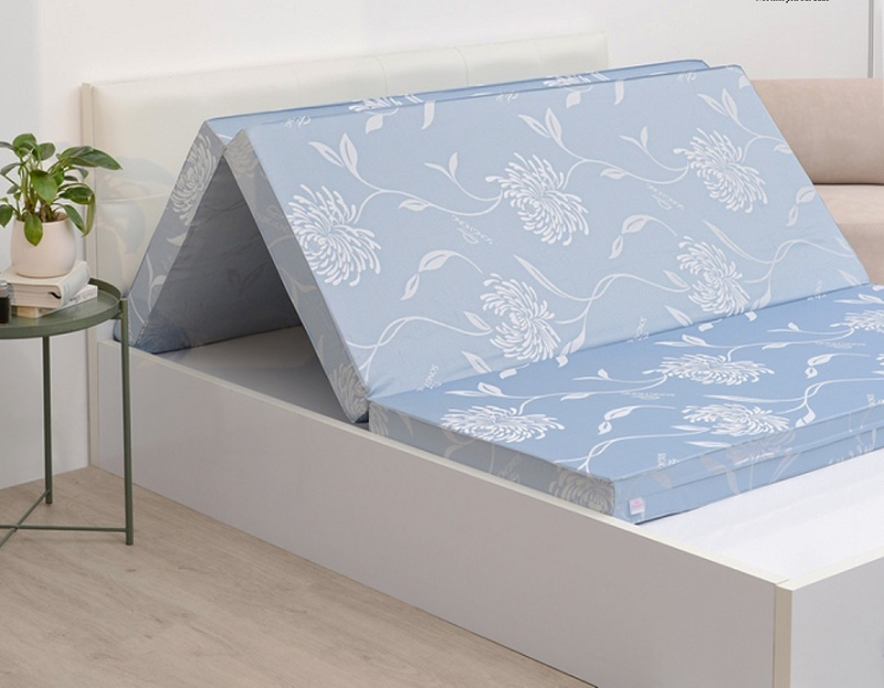 Đệm bông ép Sông Hồng vỏ gấm gập 3
