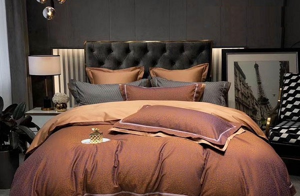 Chăn ga gối màu nâu phù hợp để sử dụng cho phòng ngủ vào mùa đông