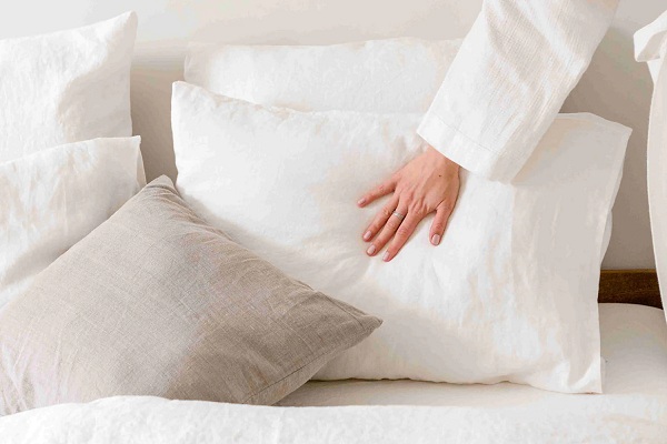 xếp gối dựng đứng