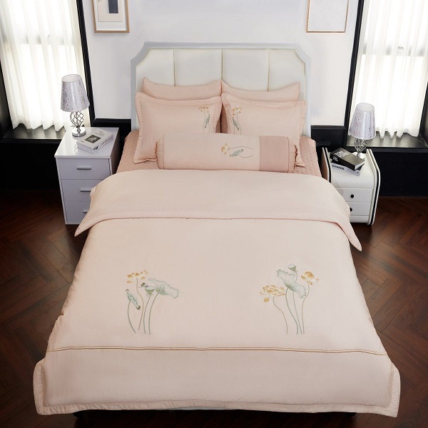 Chăn ga gối Cotton SH UC24105 màu be dịu nhẹ là lựa chọn lý tưởng cho phòng ngủ 