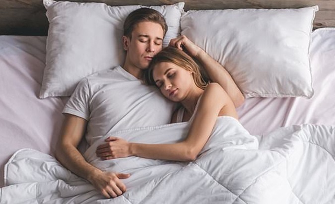 Chăn kích thước 200x220 cm mang lại sự thoải mái cho hai người nằm