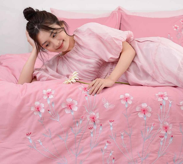 Chăn ga gối Cotton được nhiều người ưa chuộng khi sử dụng vào mùa hè