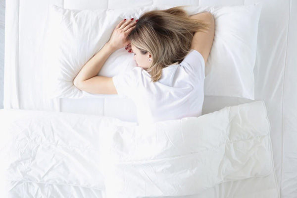 tư thế ngủ sấp