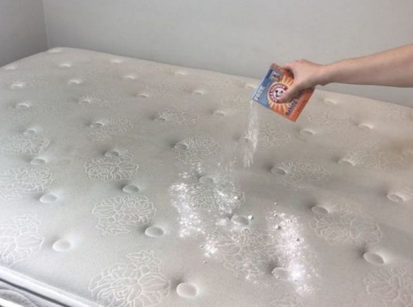 Mẹo khử mùi đệm cũ đơn giản mà hiệu quả bất ngờ!