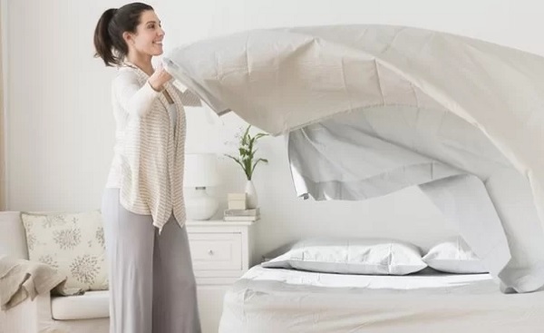 Tuyệt chiêu khử mùi hôi chăn ga gối mùa nồm ẩm cấp tốc không cần giặt