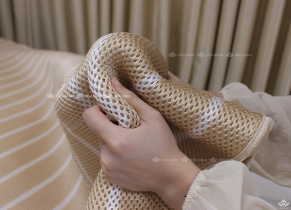 Chiếu điều hòa Olympia 4D Icool màu kem